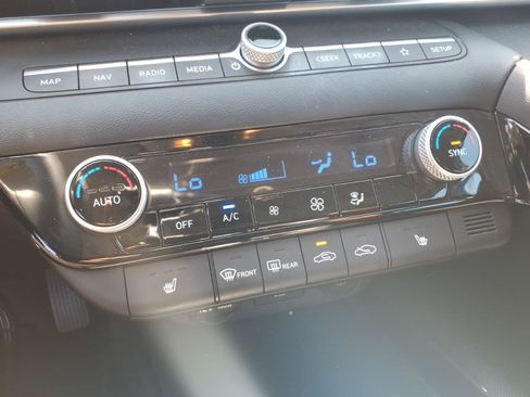 Certified 2023 Hyundai Elantra Limited FWD image 27