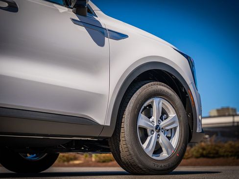 New 2026 Kia Sorento LX image 5