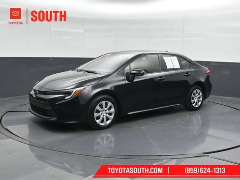 Used 2026 Toyota Corolla LE FWD image 6