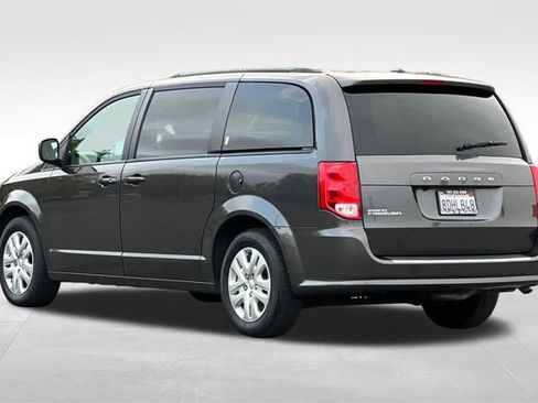 Used 2018 Dodge Grand Caravan SE w/ UConnect Hands-Free Group image 6