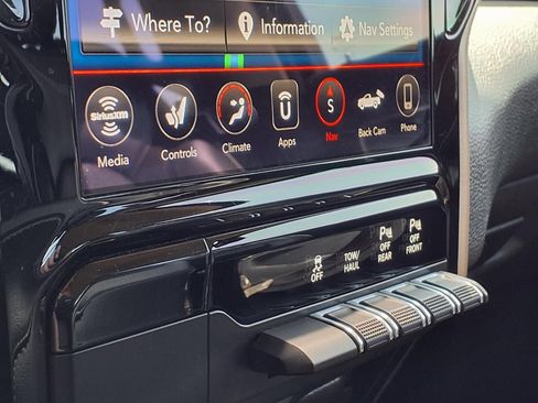 Used 2019 RAM 1500 Laramie AWD/4WD image 26