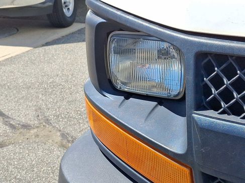 Used 2016 Chevrolet Express 3500 image 9