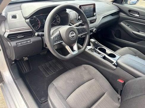 Used 2024 Nissan Altima 2.5 SV FWD image 25