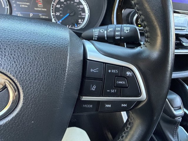 Used 2023 Toyota Highlander LE FWD image 34