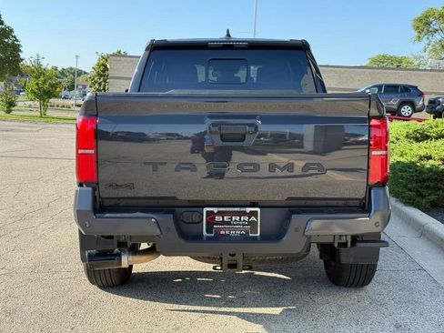 Used 2025 Toyota Tacoma SR5 AWD/4WD image 4