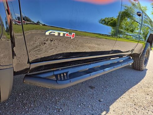 Used 2024 GMC Sierra 1500 AT4 w/ Technology Package AWD/4WD image 9