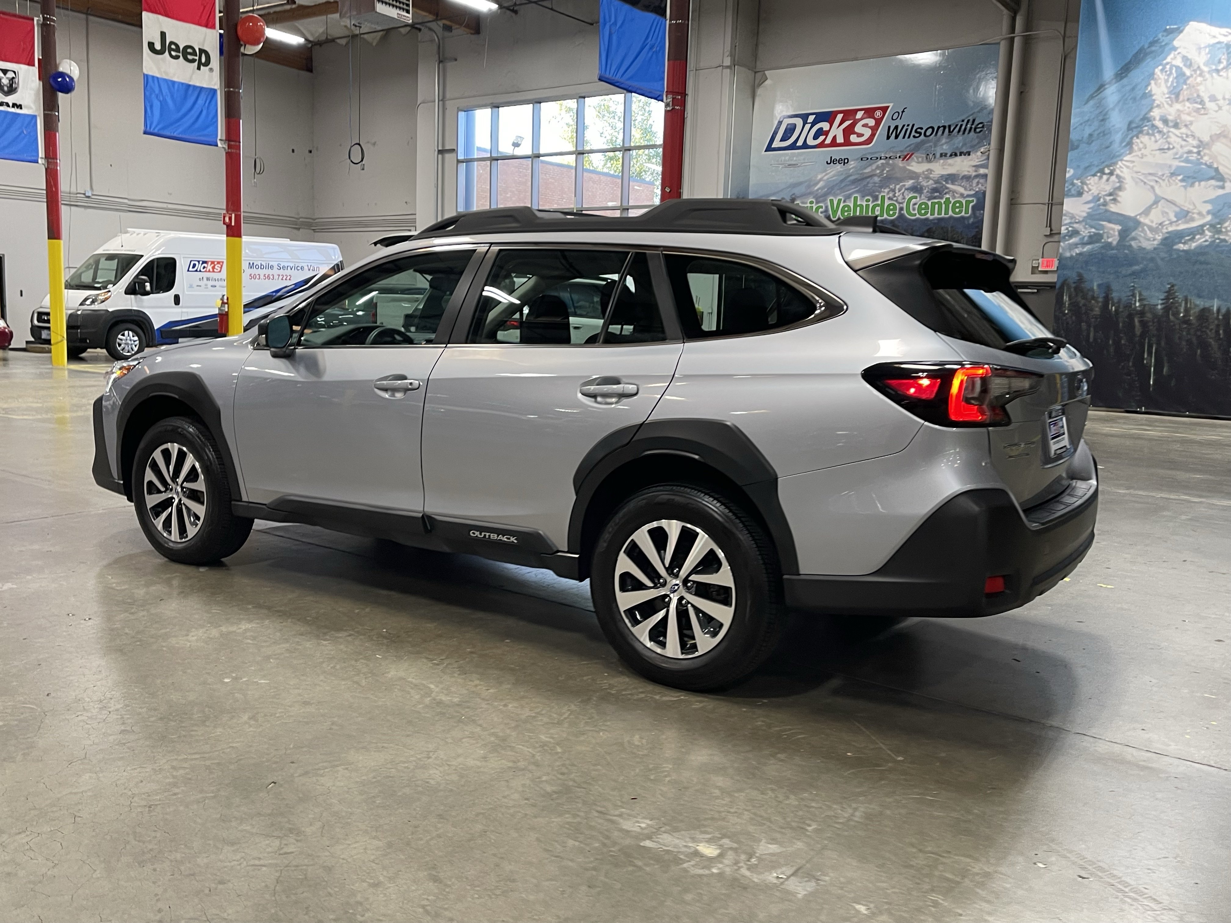 Used 2024 Subaru Outback AWD/4WD image 3