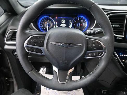 Used 2025 Chrysler Pacifica Select image 29