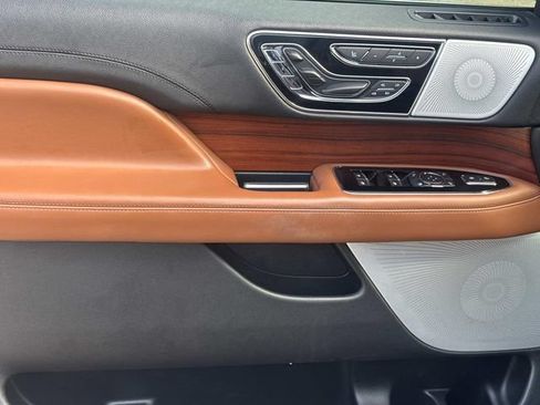 Used 2020 Lincoln Navigator Reserve w/ Equipment Group 208A Reserve AWD/4WD image 10