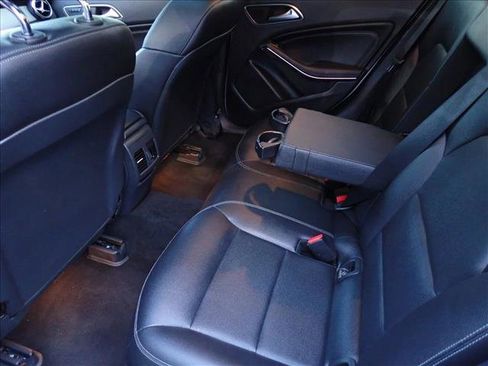 Used 2018 Mercedes-Benz GLA 250 4MATIC image 10