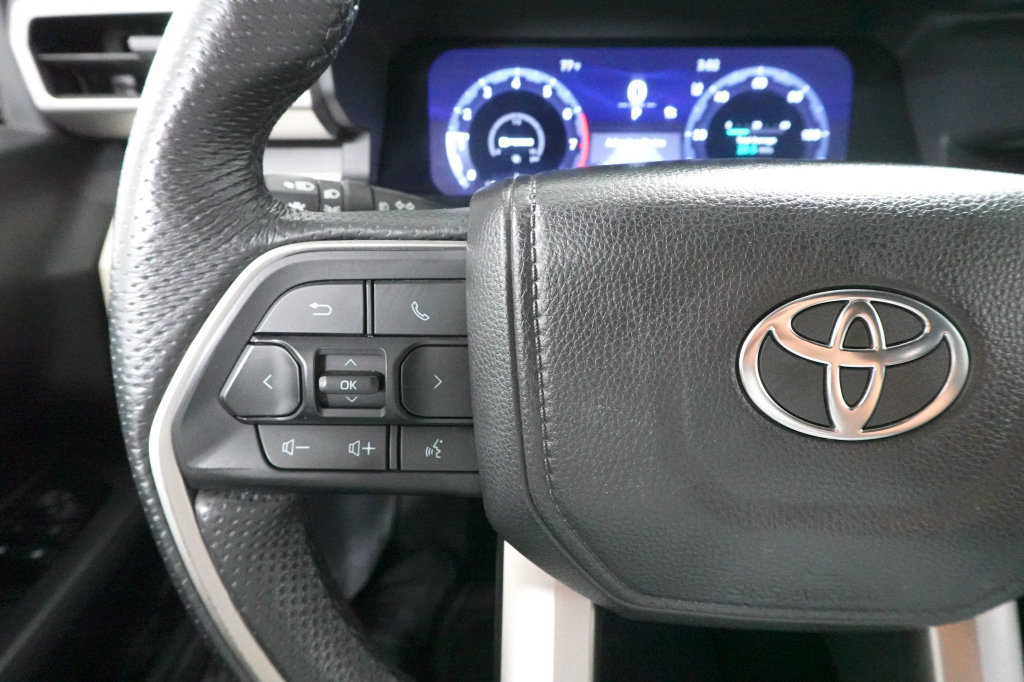 Used 2024 Toyota Tacoma TRD Off-Road AWD/4WD image 12