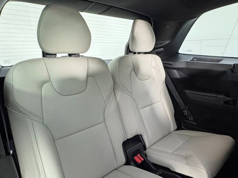 Used 2022 Volvo XC90 T8 R-Design w/ Advanced Package image 43