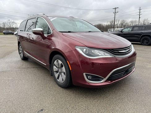 Used 2017 Chrysler Pacifica Platinum image 8