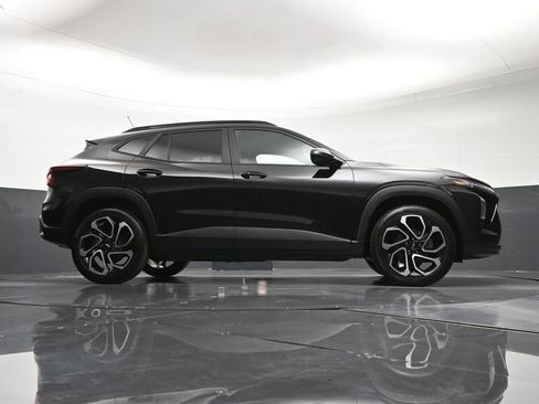 Used 2024 Chevrolet Trax RS w/ Sunroof Package FWD image 29