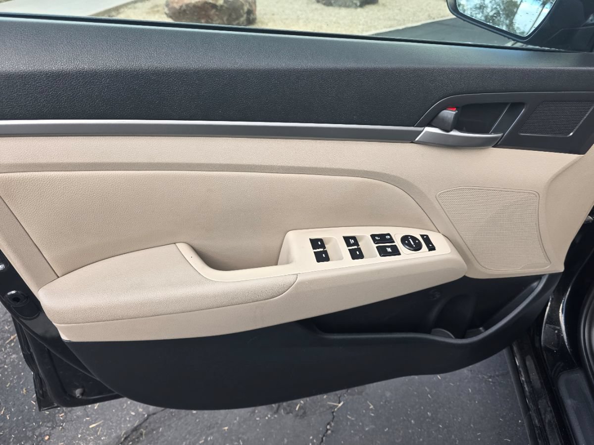 Used 2017 Hyundai Elantra Limited FWD image 15