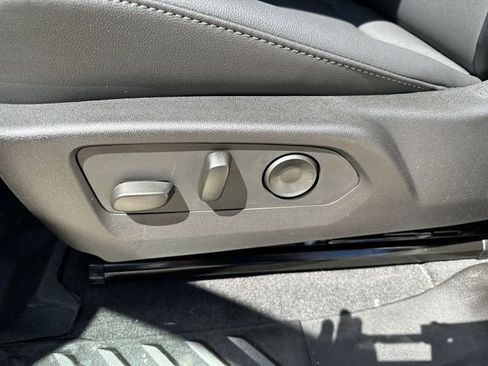 New 2026 GMC Canyon Elevation w/ Convenience Package image 16