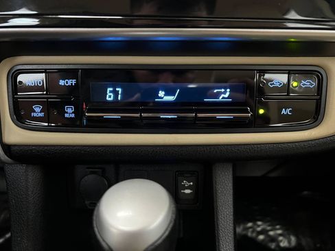 Used 2017 Toyota Corolla LE FWD image 21