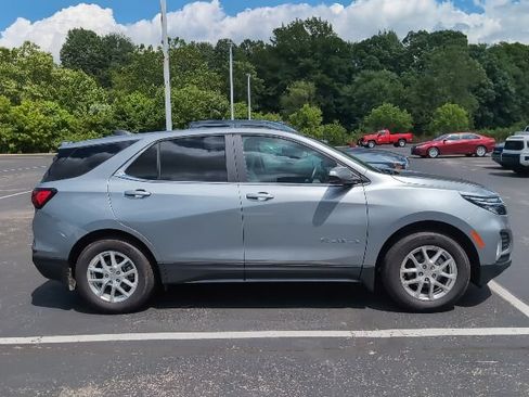 Used 2024 Chevrolet Equinox LT w/ LPO, Floor Liner Package FWD image 3