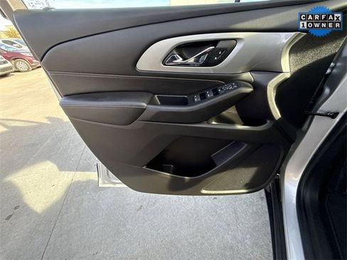 Used 2021 Chevrolet Traverse LS image 13