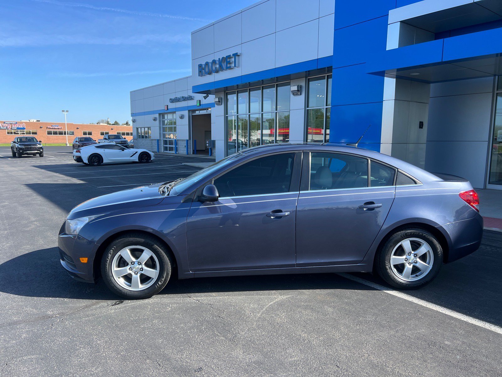 Used 2014 Chevrolet Cruze LT FWD image 2