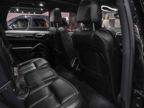 Used 2018 Porsche Cayenne AWD/4WD image 34