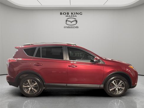 Used 2018 Toyota RAV4 XLE FWD image 6