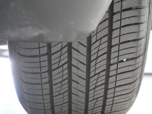 Used 2025 Volkswagen Atlas Cross Sport SE image 27