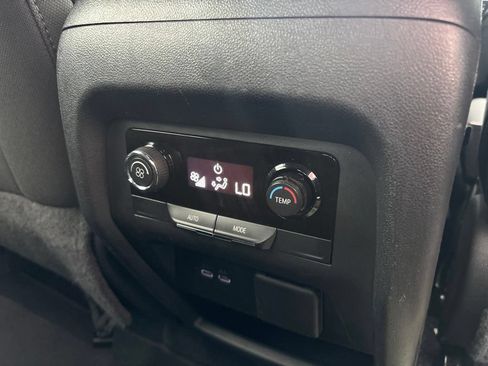 Used 2024 Chevrolet Traverse LT FWD image 30