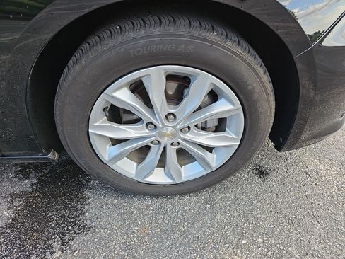 Used 2025 Chevrolet Malibu LT FWD image 9