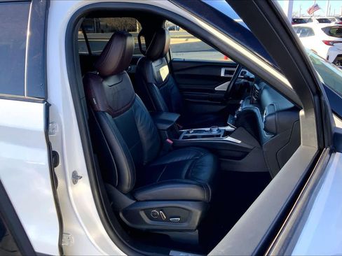 Used 2020 Ford Explorer Platinum w/ Premium Technology Package image 9