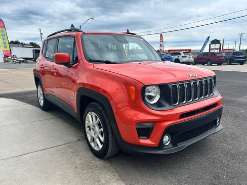 Used 2019 Jeep Renegade Latitude FWD image 3