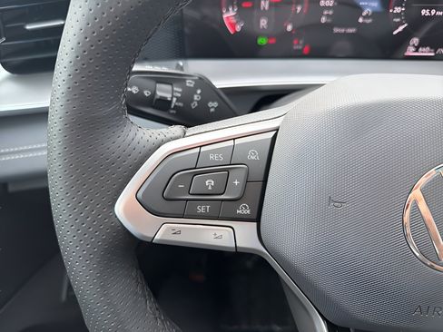 New 2026 Volkswagen Tiguan SE R-Line AWD/4WD image 13