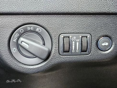 Used 2021 Dodge Charger SXT image 19