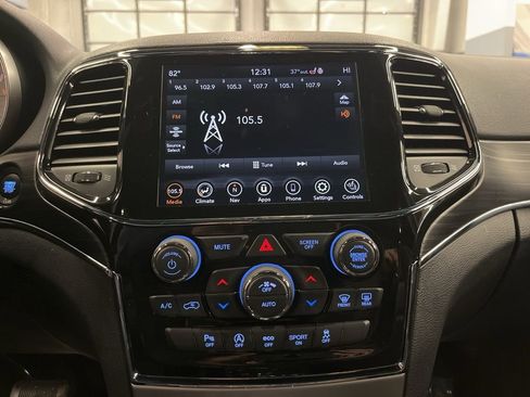 Used 2021 Jeep Grand Cherokee Limited image 27