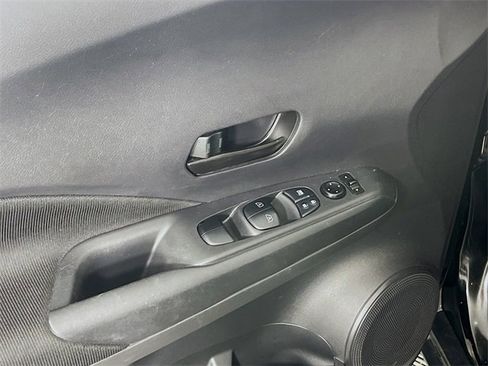 Used 2022 Nissan Kicks S image 18