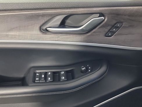 Used 2022 Jeep Grand Cherokee Limited 4xe image 37