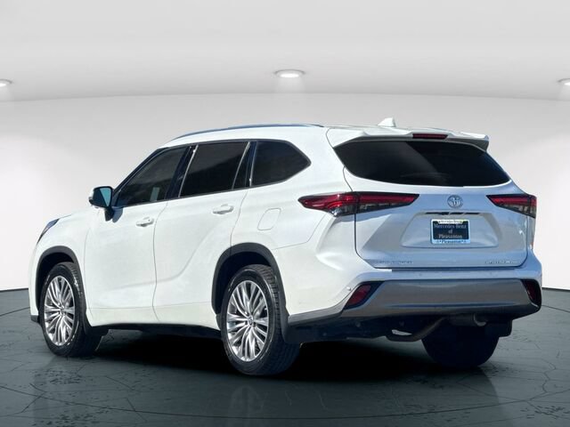 Used 2023 Toyota Highlander Platinum AWD/4WD image 4