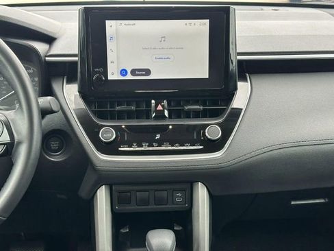 Used 2025 Toyota Corolla Cross LE image 13