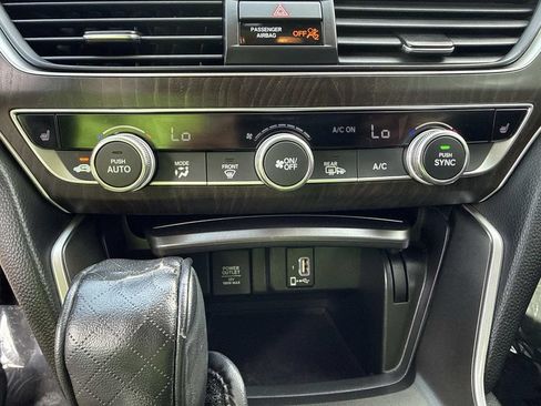Used 2020 Honda Accord EX image 32