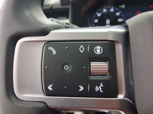 New 2025 Land Rover Discovery S image 14