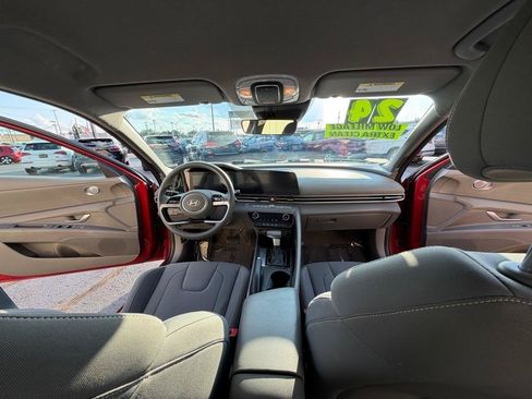 Used 2024 Hyundai Elantra SEL FWD image 20