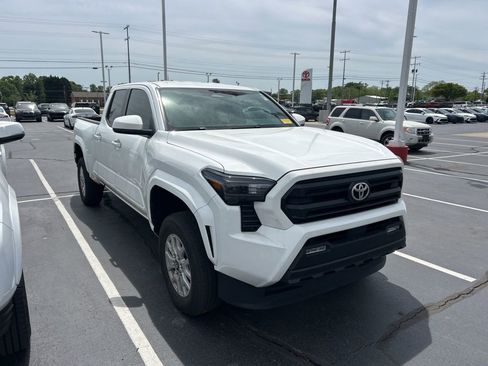 Used 2024 Toyota Tacoma SR5 image 1