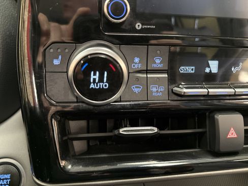 Used 2021 Toyota Highlander XLE image 39