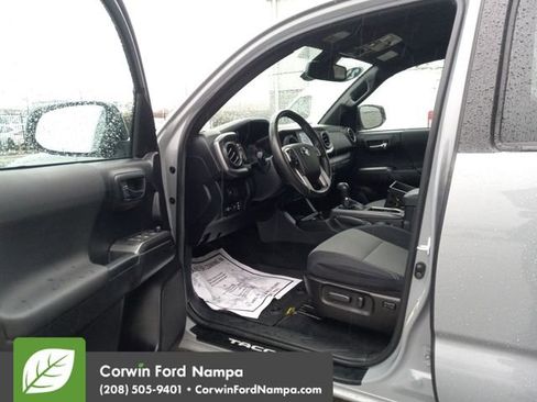 Used 2021 Toyota Tacoma TRD Off-Road image 9