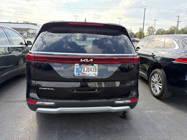 Used 2024 Kia Carnival LX FWD image 9