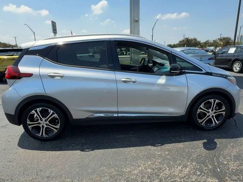 Used 2020 Chevrolet Bolt Premier w/ Infotainment Package FWD image 9