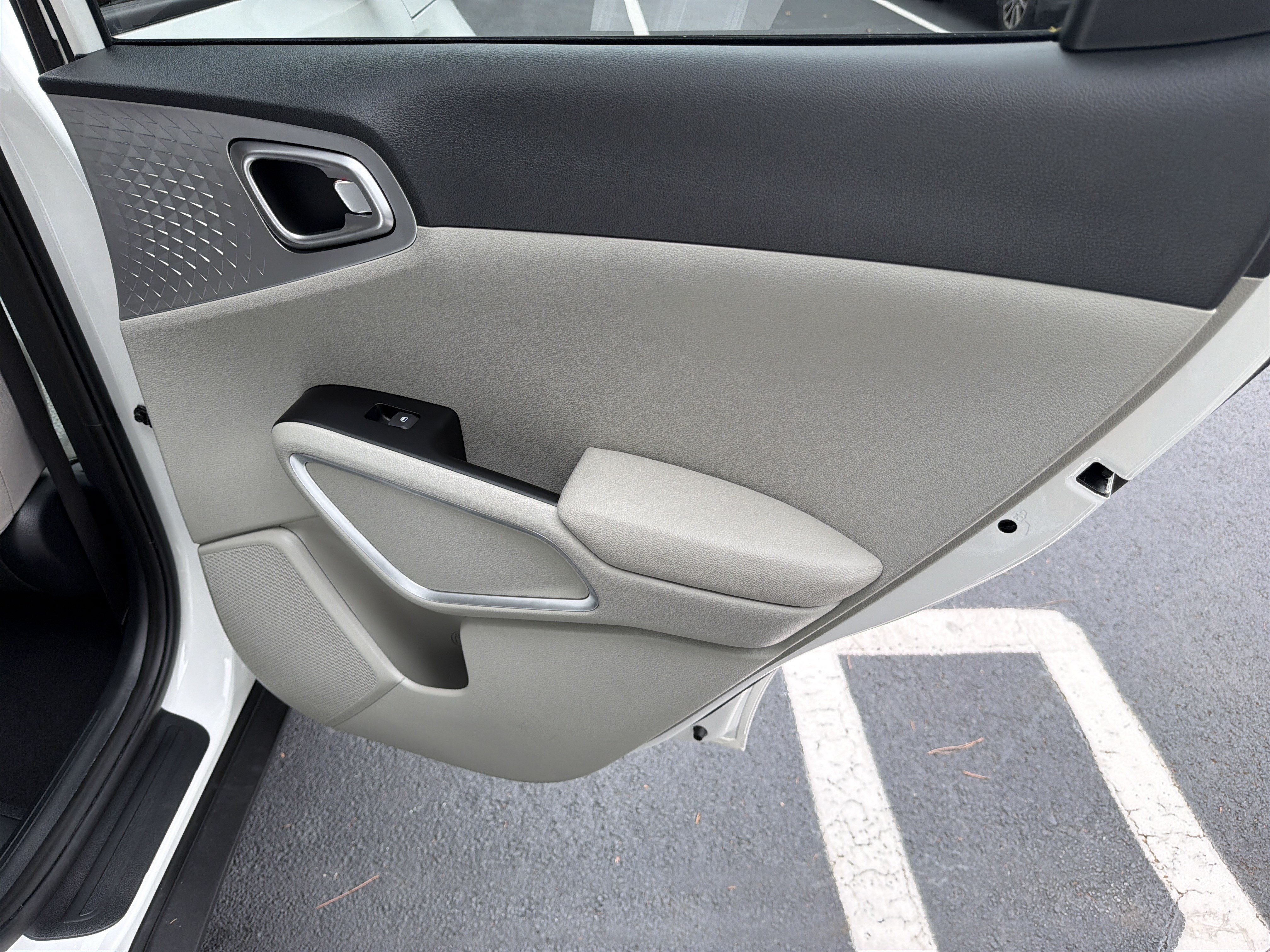 Used 2025 Kia Soul LX FWD image 16