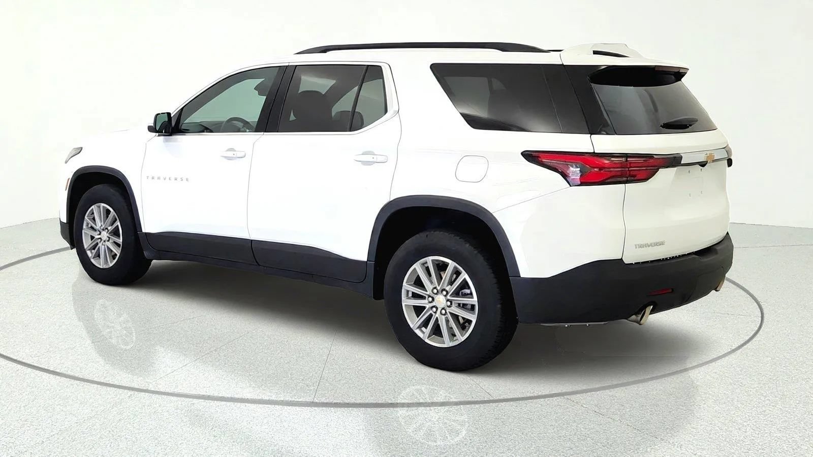 Used 2023 Chevrolet Traverse LT FWD image 6