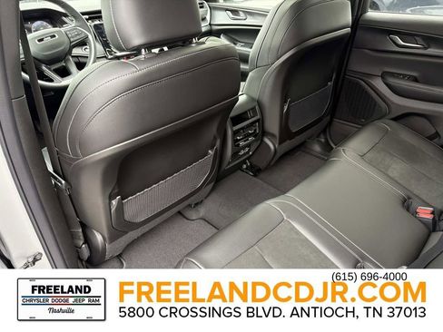 New 2025 Jeep Grand Cherokee Altitude w/ Trailer Tow Package AWD/4WD image 15