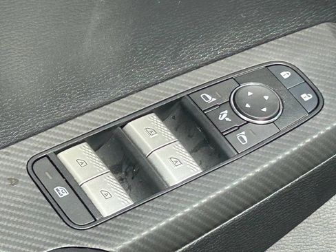 Used 2025 Mitsubishi Outlander 4WD Plug-In Hybrid image 30